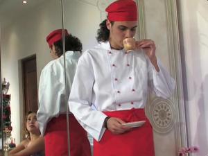 La russa è andata a letto con un cameriere in Turchia - miniatura #2