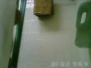 Idraulico ha installato una telecamera nascosta nel bagno della vecchia - immagine dello schermo #20