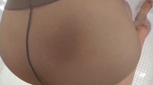 Massaggiatrice asiatica piaceri orali piccolo cazzo uomo - immagine dello schermo #4